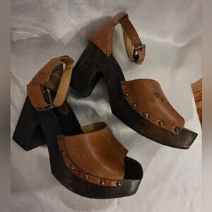 Lucky Brand Tan Leather Clogs